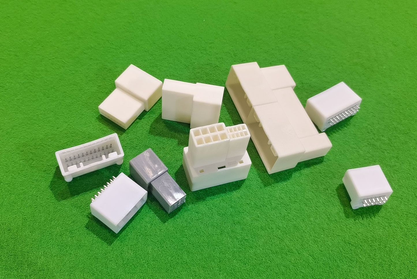 COTV全球直播-浙江骐跃接插件有限公司专业生产“HXHX”端子、胶壳、针座、插片、护套、铜带、压线帽、冷压端子、轻触开关、船形及微动开关、PVC管、继电器等电子元件，欢迎大家光临！