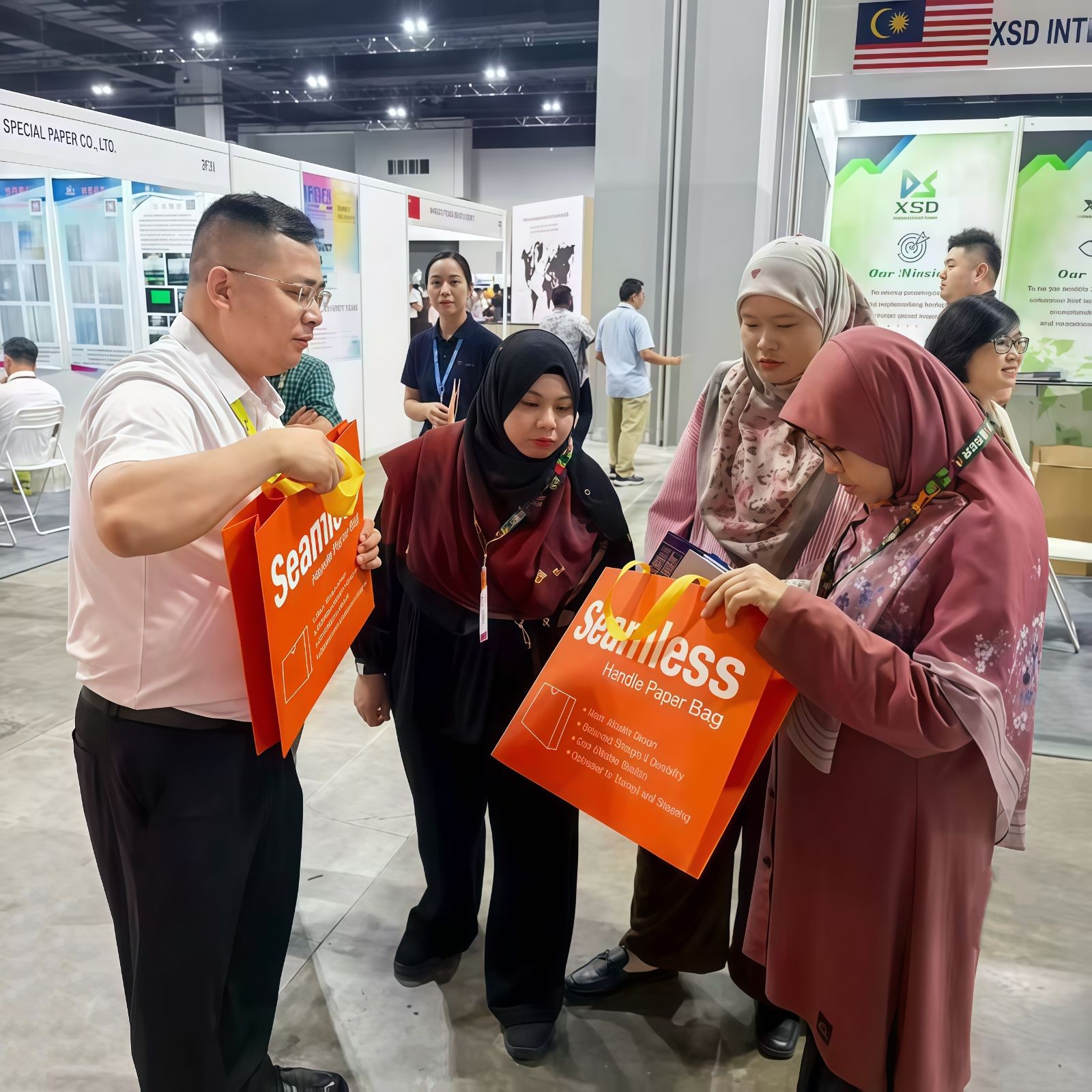 COTV全球直播-武汉市彩澜包装有限公司专业设计生产：无腰线手提纸袋、环保纸杯及各种工艺类广告用品等产品，设计时尚、制作精美，款式多样，欢迎大家光临！