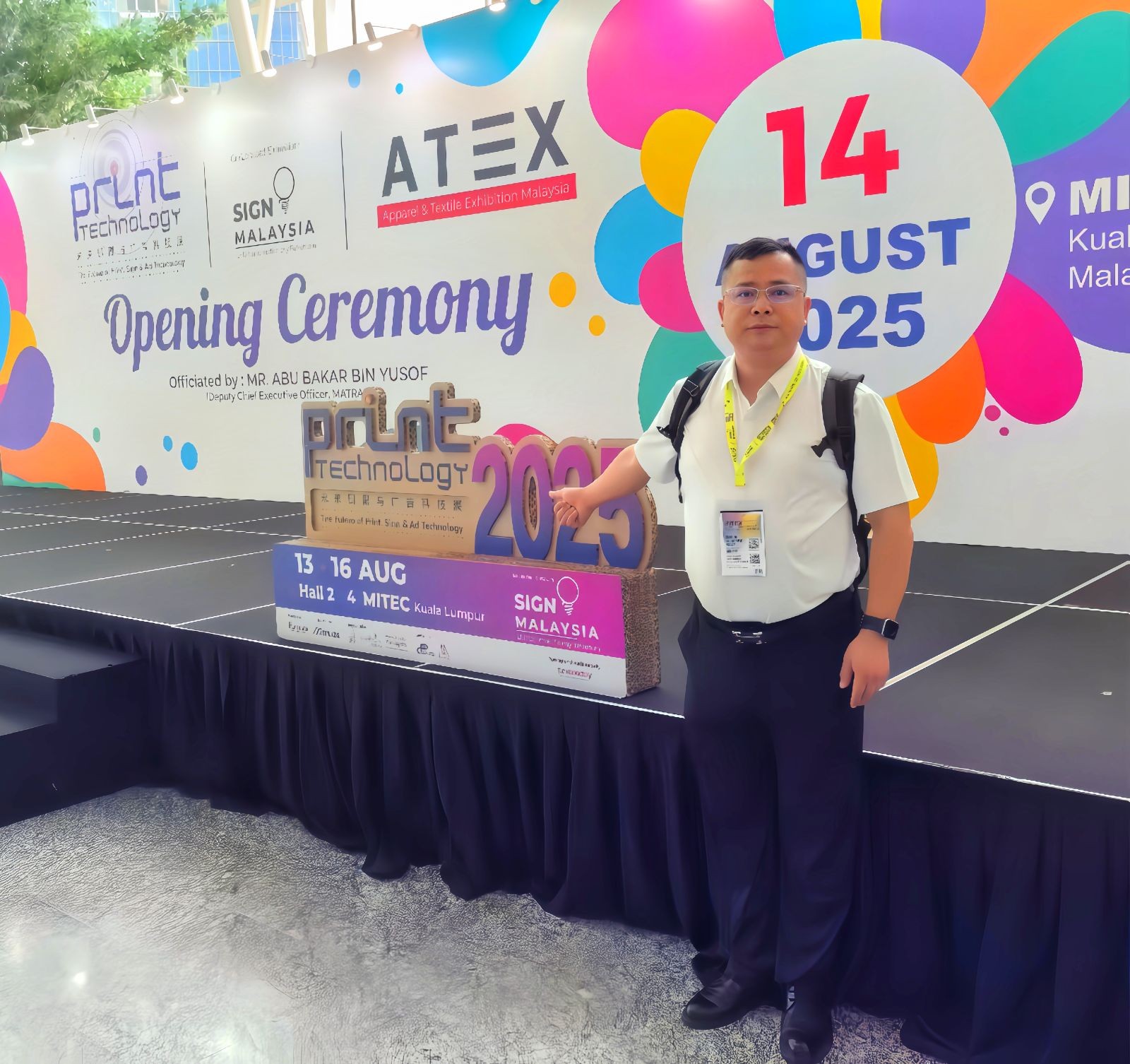 COTV全球直播-武汉市彩澜包装有限公司专业设计生产：无腰线手提纸袋、环保纸杯及各种工艺类广告用品等产品，设计时尚、制作精美，款式多样，欢迎大家光临！