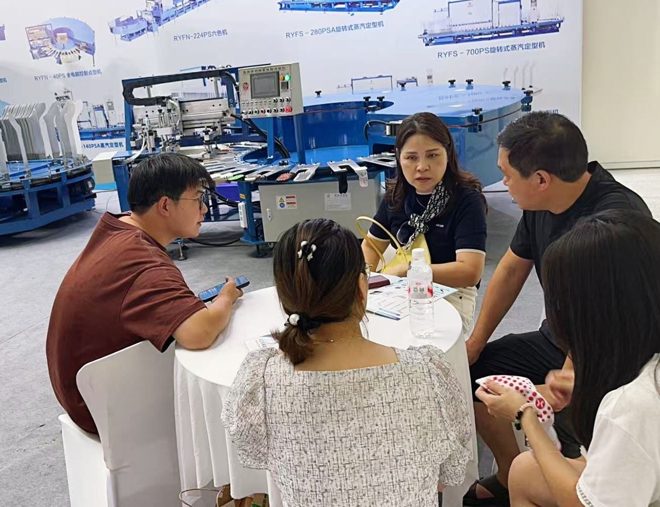 COTV全球直播-浙江容易富机械科技有限公司专业生产：RYFN-全电脑控制点塑机，旋转式蒸汽定型机及各种相关的非标机械设备，设计创新，运行稳定，欢迎大家光临！