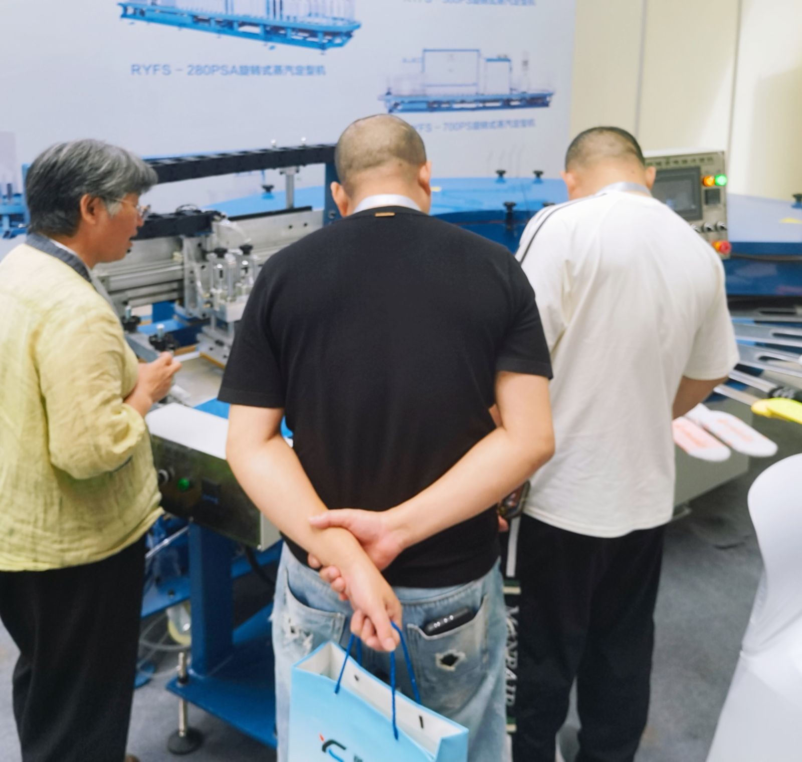 COTV全球直播-浙江容易富机械科技有限公司专业生产:RYFN-全电脑控制点塑机,旋转式蒸汽定型机及各种相关的非标机械设备,设计创新,运行稳定,欢迎大家光临! COTV全球直播-浙江容易富机械科技有限公司专业生产:RYFN-全电脑控制点塑机,旋转式蒸汽定型机及各种相关的非标机械设备,设计创新,运行稳定,欢迎大家光临!