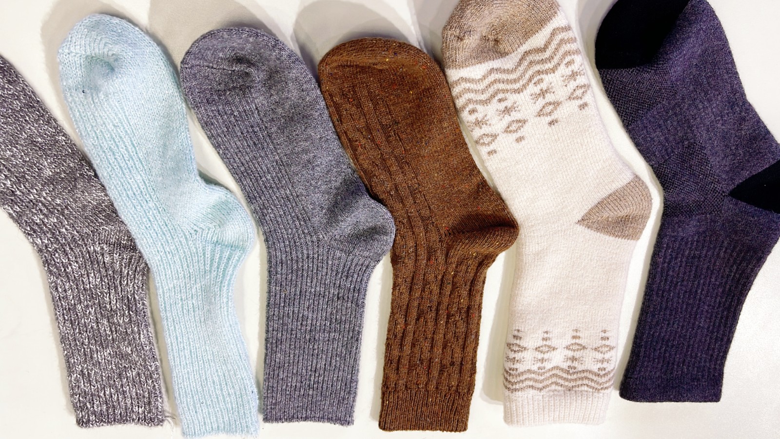 COTV全球直播-东莞市美利纺织有限公司专业生产抗菌羊毛桑蚕丝、罗密欧羊毛纱、彩点羊驼绒、珠片牛绒、山羊绒混纺、羊毛混纺系列，抗起球莫代尔羊毛，醋酸羊绒，马海毛系列等美利花式纱，欢迎大家光临！