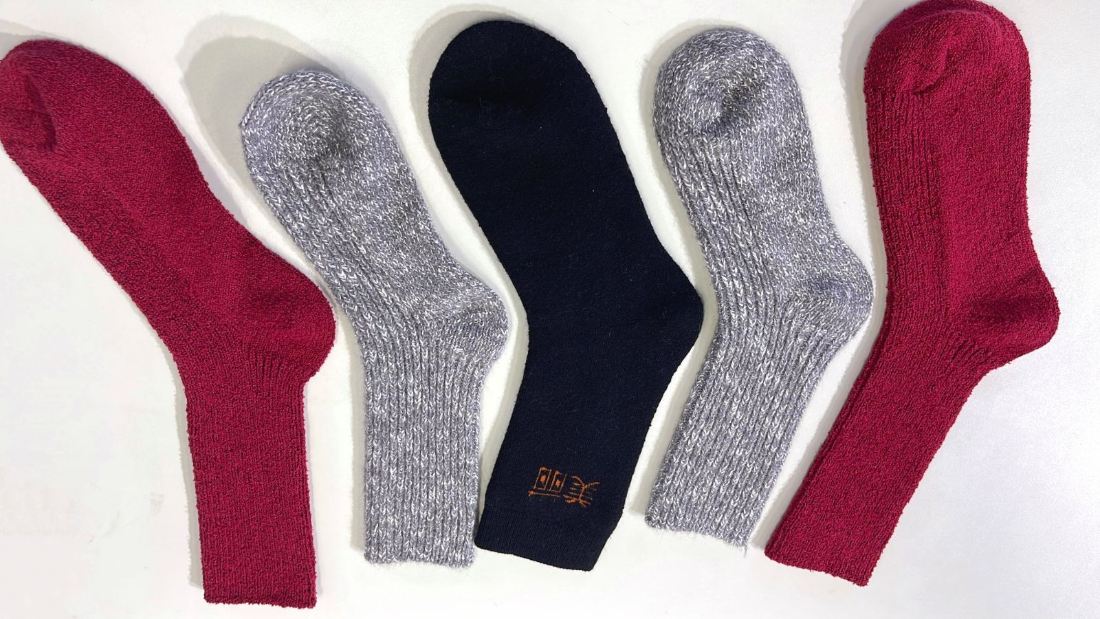 COTV全球直播-东莞市美利纺织有限公司专业生产抗菌羊毛桑蚕丝、罗密欧羊毛纱、彩点羊驼绒、珠片牛绒、山羊绒混纺、羊毛混纺系列，抗起球莫代尔羊毛，醋酸羊绒，马海毛系列等美利花式纱，欢迎大家光临！