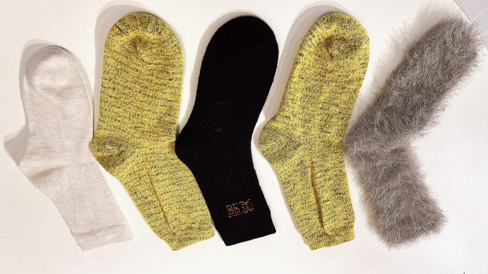 COTV全球直播-东莞市美利纺织有限公司专业生产抗菌羊毛桑蚕丝、罗密欧羊毛纱、彩点羊驼绒、珠片牛绒、山羊绒混纺、羊毛混纺系列，抗起球莫代尔羊毛，醋酸羊绒，马海毛系列等美利花式纱，欢迎大家光临！