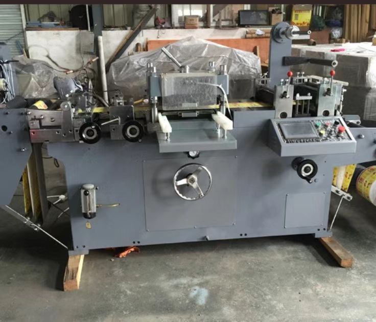 COTV全球直播-温州鑫铁机械有限公司专业生产全自动不干胶商标分切机、全自动不干胶分切机，切片机、检标机、纸罐内折机、纸罐裱衬机及圆盒机等系列包装机械产品，欢迎大家光临！