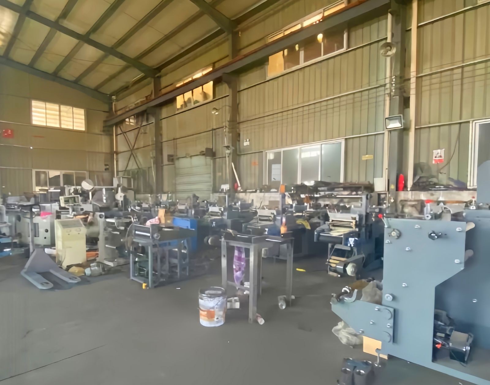 COTV全球直播-温州鑫铁机械有限公司专业生产全自动不干胶商标分切机、全自动不干胶分切机，切片机、检标机、纸罐内折机、纸罐裱衬机及圆盒机等系列包装机械产品，欢迎大家光临！