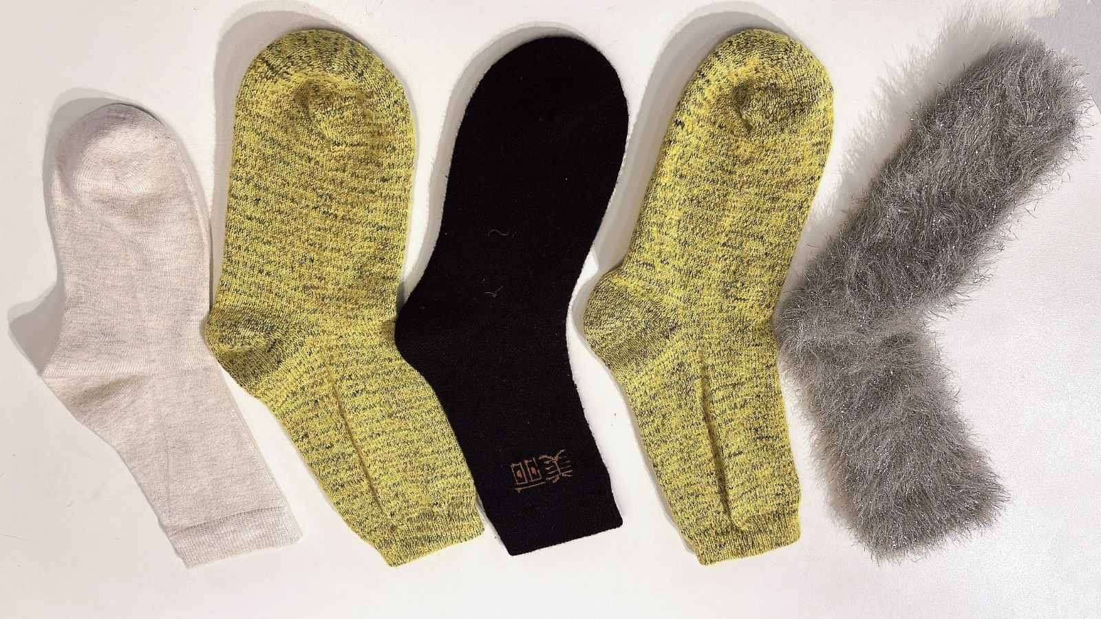 COTV全球直播-东莞市美利纺织有限公司专业生产抗菌羊毛桑蚕丝、罗密欧羊毛纱、彩点羊驼绒、珠片牛绒、山羊绒混纺、羊毛混纺系列，抗起球莫代尔羊毛，醋酸羊绒，马海毛系列等美利花式纱，欢迎大家光临！