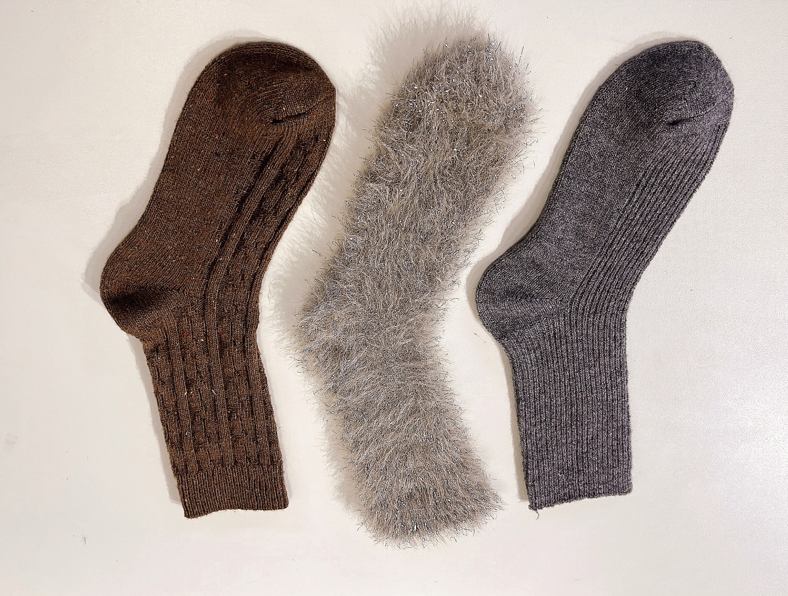 COTV全球直播-东莞市美利纺织有限公司专业生产抗菌羊毛桑蚕丝、罗密欧羊毛纱、彩点羊驼绒、珠片牛绒、山羊绒混纺、羊毛混纺系列，抗起球莫代尔羊毛，醋酸羊绒，马海毛系列等美利花式纱，欢迎大家光临！