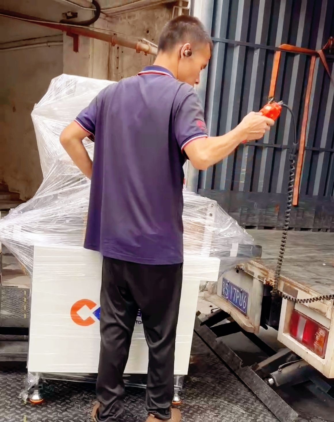 COTV全球直播-深圳市财欣自动化设备有限公司专业生产：冷胶喷胶机、热熔胶机、半自动贴双面胶机、全自动贴双面胶机，印刷包装机械设备产品，欢迎大家光临！