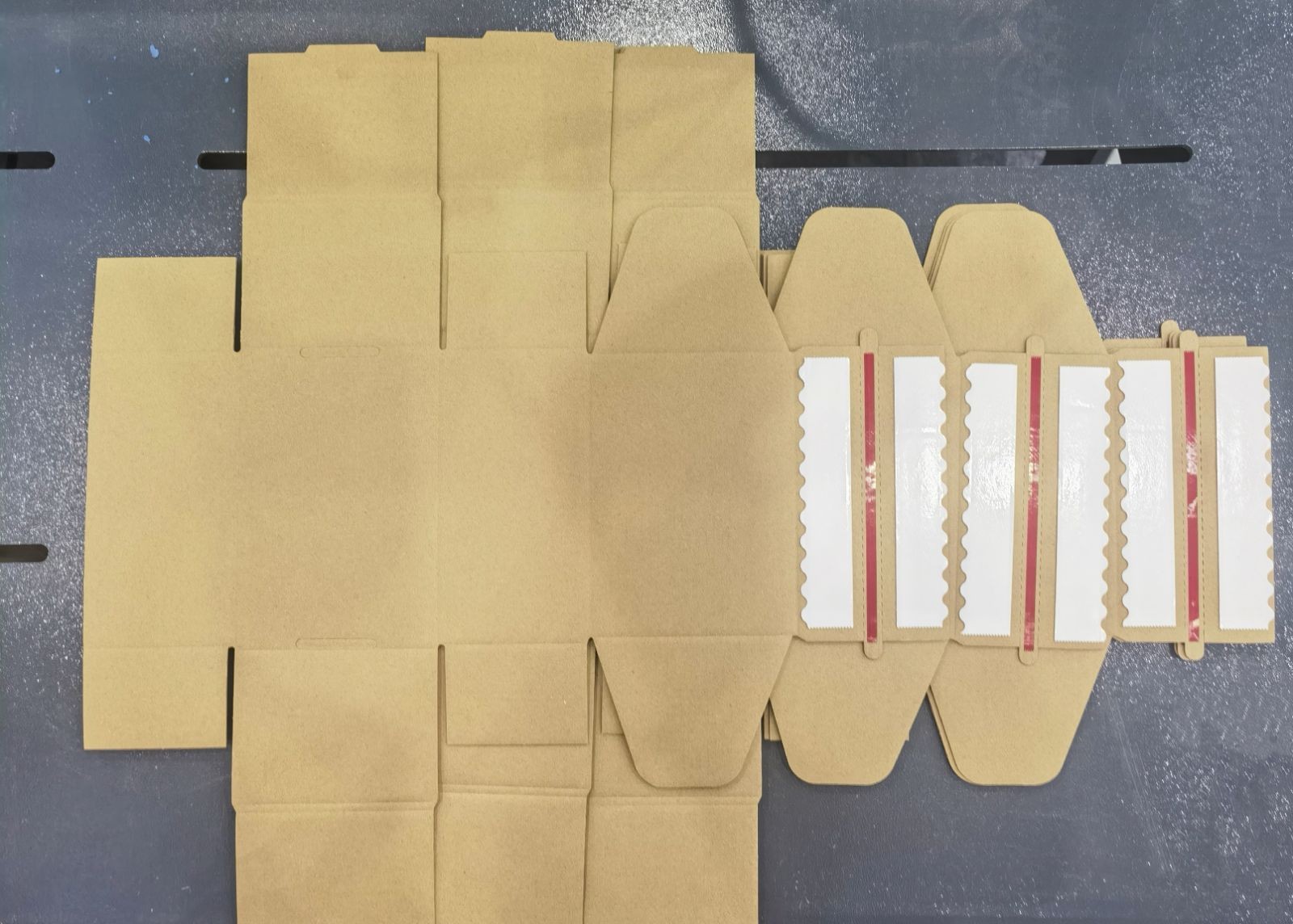 COTV全球直播-深圳市财欣自动化设备有限公司专业生产：冷胶喷胶机、热熔胶机、半自动贴双面胶机、全自动贴双面胶机，印刷包装机械设备产品，欢迎大家光临！