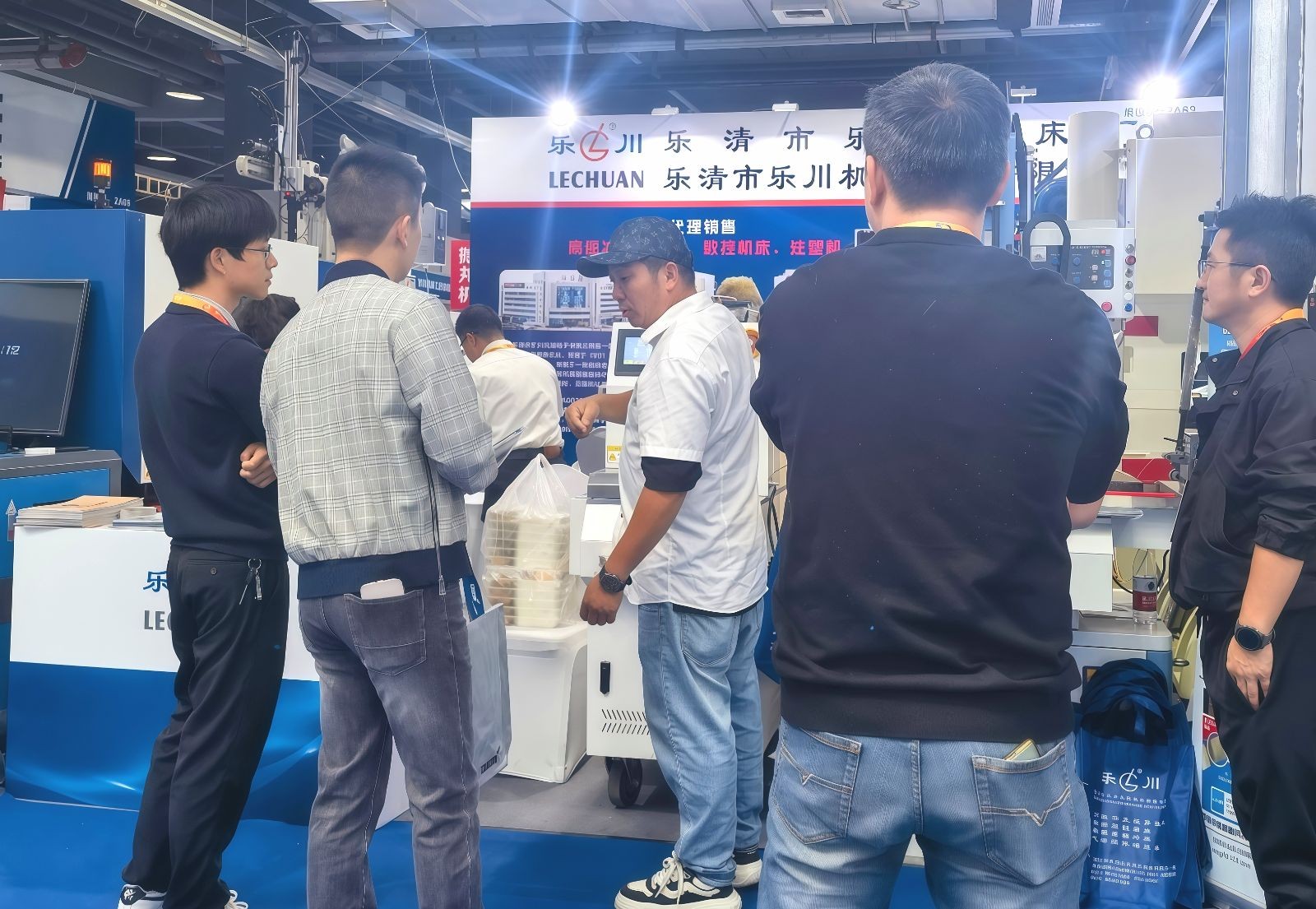 COTV全球直播-乐清市乐川机械电子有限公司、乐清市乐川机床厂专业生产及代理销售精密高速冲床、自动数控穿孔机、电火花穿孔机、精密线切割机等设备，欢迎大家光临！