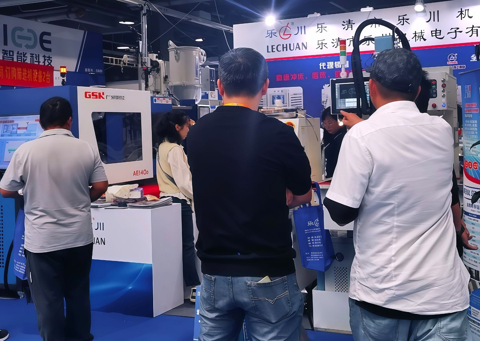 COTV全球直播-乐清市乐川机械电子有限公司、乐清市乐川机床厂专业生产及代理销售精密高速冲床、自动数控穿孔机、电火花穿孔机、精密线切割机等设备，欢迎大家光临！