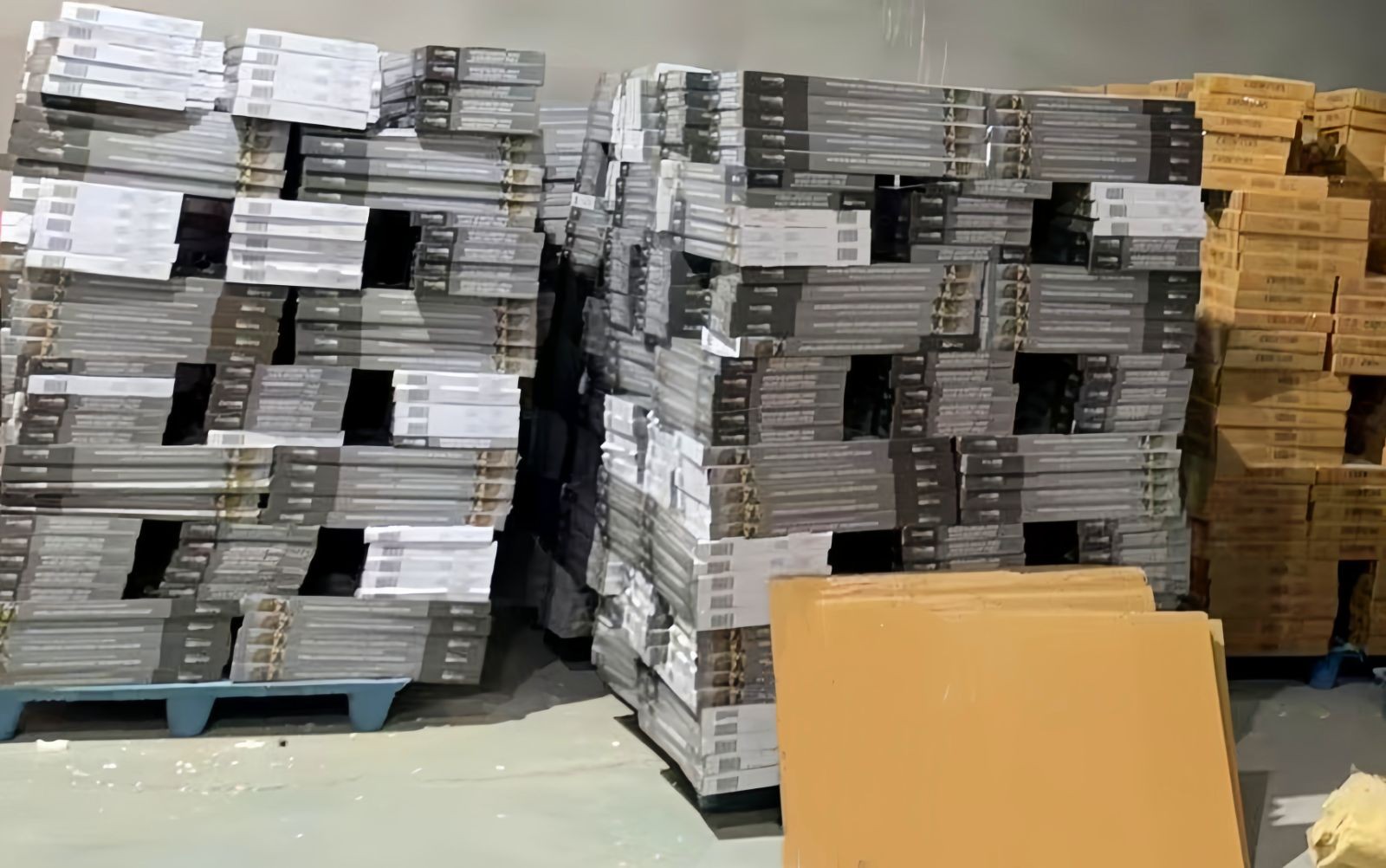 COTV全球直播-霸州慧泓钢木家具厂专业生产:边几、茶几、套几、床边桌以及各种板式小桌子等系列家具; 设计创新、制作精美、款式多样、现货供应并承接个性化定制及内外贸订单业务,欢迎大家光临! COTV全球直播-霸州慧泓钢木家具厂专业生产:边几、茶几、套几、床边桌以及各种板式小桌子等系列家具; 设计创新、制作精美、款式多样、现货供应并承接个性化定制及内外贸订单业务,欢迎大家光临!