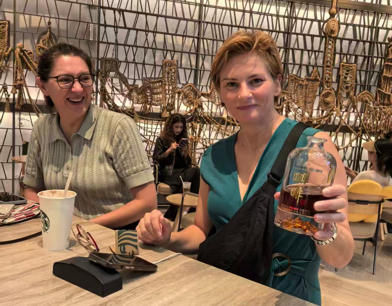 COTV全球直播-云南酒咖科技研发有限公司专业生产“酒咖”品牌咖啡豆、无咖啡因咖啡生豆、高浓度咖啡油、天然咖啡果发酵原料、咖啡香型咖啡酒等产品,欢迎大家光临! COTV全球直播-云南酒咖科技研发有限公司专业生产“酒咖”品牌咖啡豆、无咖啡因咖啡生豆、高浓度咖啡油、天然咖啡果发酵原料、咖啡香型咖啡酒等产品,欢迎大家光临!