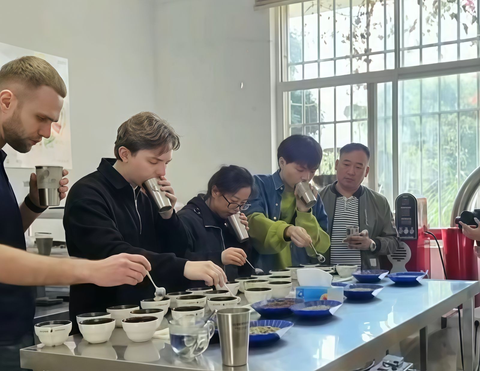 COTV全球直播-云南酒咖科技研发有限公司专业生产“酒咖”品牌咖啡豆、无咖啡因咖啡生豆、高浓度咖啡油、天然咖啡果发酵原料、咖啡香型咖啡酒等产品,欢迎大家光临! COTV全球直播-云南酒咖科技研发有限公司专业生产“酒咖”品牌咖啡豆、无咖啡因咖啡生豆、高浓度咖啡油、天然咖啡果发酵原料、咖啡香型咖啡酒等产品,欢迎大家光临!