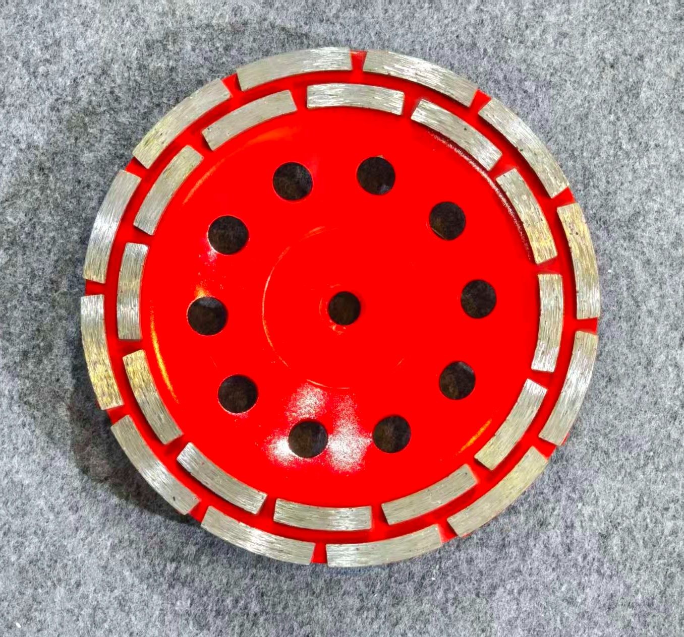 COTV全球直播-江苏舒工工具有限公司专业研发生产“苏功”、“锯片王老五”、“鑫烈马”、“DENACET”等50多个品牌系列的磨料、磨具及各种切割片等产品,欢迎大家光临! COTV全球直播-江苏舒工工具有限公司专业研发生产“苏功”、“锯片王老五”、“鑫烈马”、“DENACET”等50多个品牌系列的磨料、磨具及各种切割片等产品,欢迎大家光临!