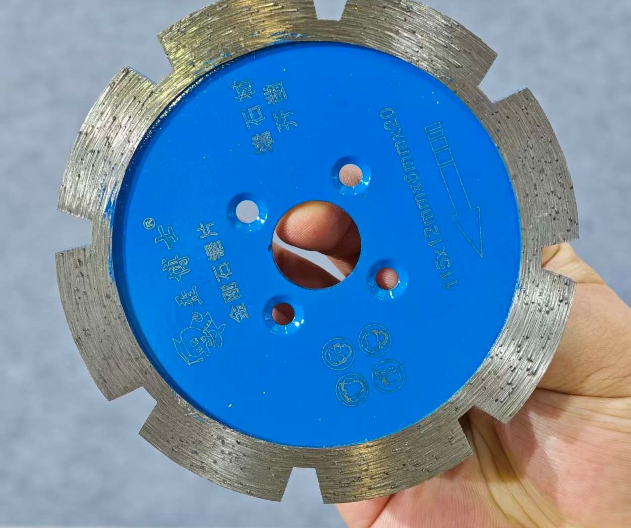 COTV全球直播-江苏舒工工具有限公司专业研发生产“苏功”、“锯片王老五”、“鑫烈马”、“DENACET”等50多个品牌系列的磨料、磨具及各种切割片等产品,欢迎大家光临! COTV全球直播-江苏舒工工具有限公司专业研发生产“苏功”、“锯片王老五”、“鑫烈马”、“DENACET”等50多个品牌系列的磨料、磨具及各种切割片等产品,欢迎大家光临!