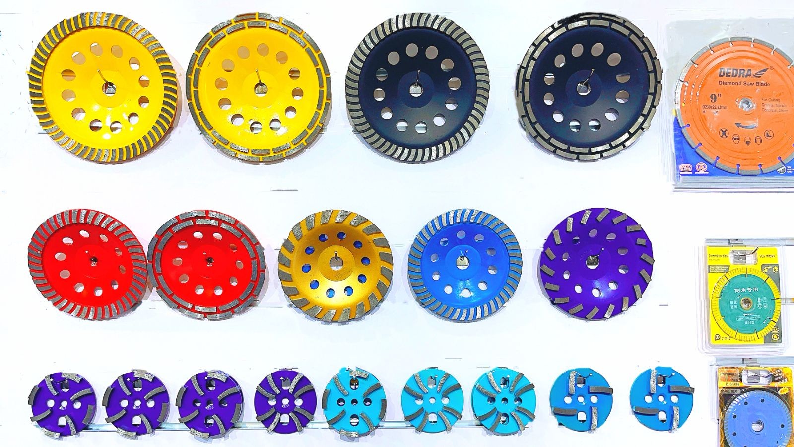 COTV全球直播-江苏舒工工具有限公司专业研发生产“苏功”、“锯片王老五”、“鑫烈马”、“DENACET”等50多个品牌系列的磨料、磨具及各种切割片等产品,欢迎大家光临! COTV全球直播-江苏舒工工具有限公司专业研发生产“苏功”、“锯片王老五”、“鑫烈马”、“DENACET”等50多个品牌系列的磨料、磨具及各种切割片等产品,欢迎大家光临!