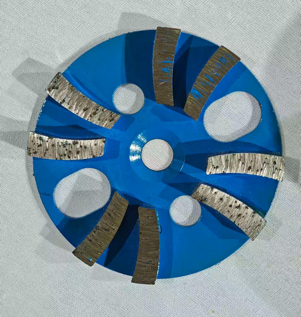 COTV全球直播-江苏舒工工具有限公司专业研发生产“苏功”、“锯片王老五”、“鑫烈马”、“DENACET”等50多个品牌系列的磨料、磨具及各种切割片等产品,欢迎大家光临! COTV全球直播-江苏舒工工具有限公司专业研发生产“苏功”、“锯片王老五”、“鑫烈马”、“DENACET”等50多个品牌系列的磨料、磨具及各种切割片等产品,欢迎大家光临!