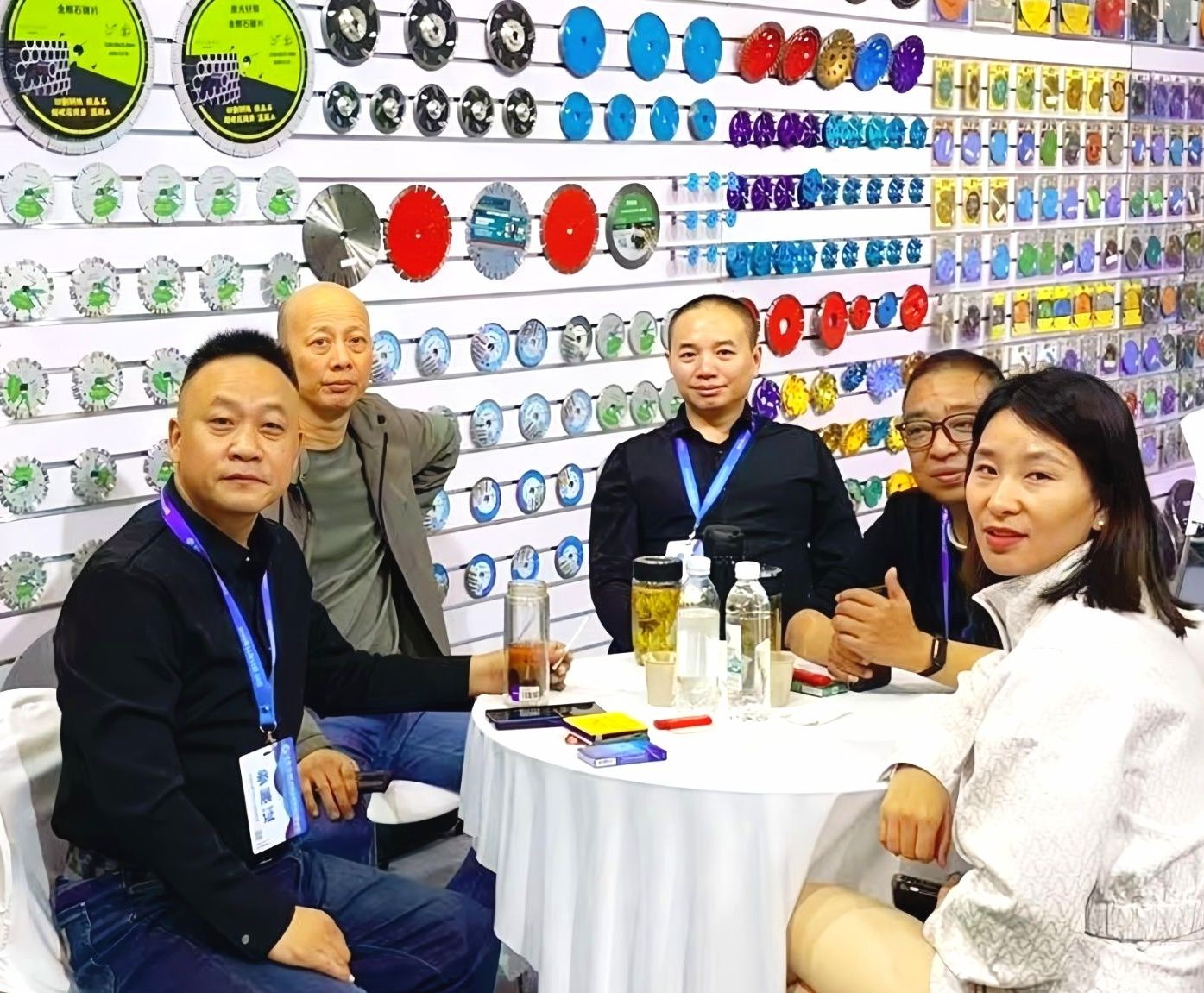 COTV全球直播-江苏舒工工具有限公司专业研发生产“苏功”、“锯片王老五”、“鑫烈马”、“DENACET”等50多个品牌系列的磨料、磨具及各种切割片等产品,欢迎大家光临! COTV全球直播-江苏舒工工具有限公司专业研发生产“苏功”、“锯片王老五”、“鑫烈马”、“DENACET”等50多个品牌系列的磨料、磨具及各种切割片等产品,欢迎大家光临!