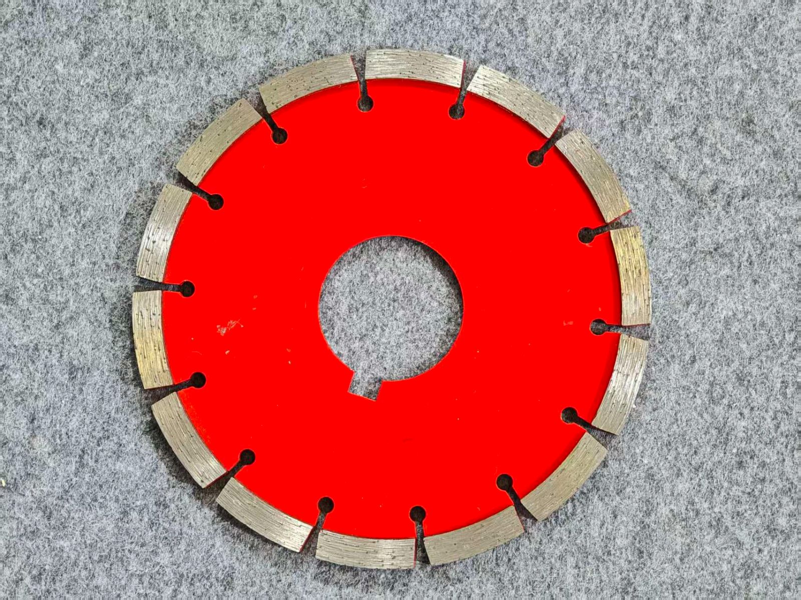 COTV全球直播-江苏舒工工具有限公司专业研发生产“苏功”、“锯片王老五”、“鑫烈马”、“DENACET”等50多个品牌系列的磨料、磨具及各种切割片等产品,欢迎大家光临! COTV全球直播-江苏舒工工具有限公司专业研发生产“苏功”、“锯片王老五”、“鑫烈马”、“DENACET”等50多个品牌系列的磨料、磨具及各种切割片等产品,欢迎大家光临!