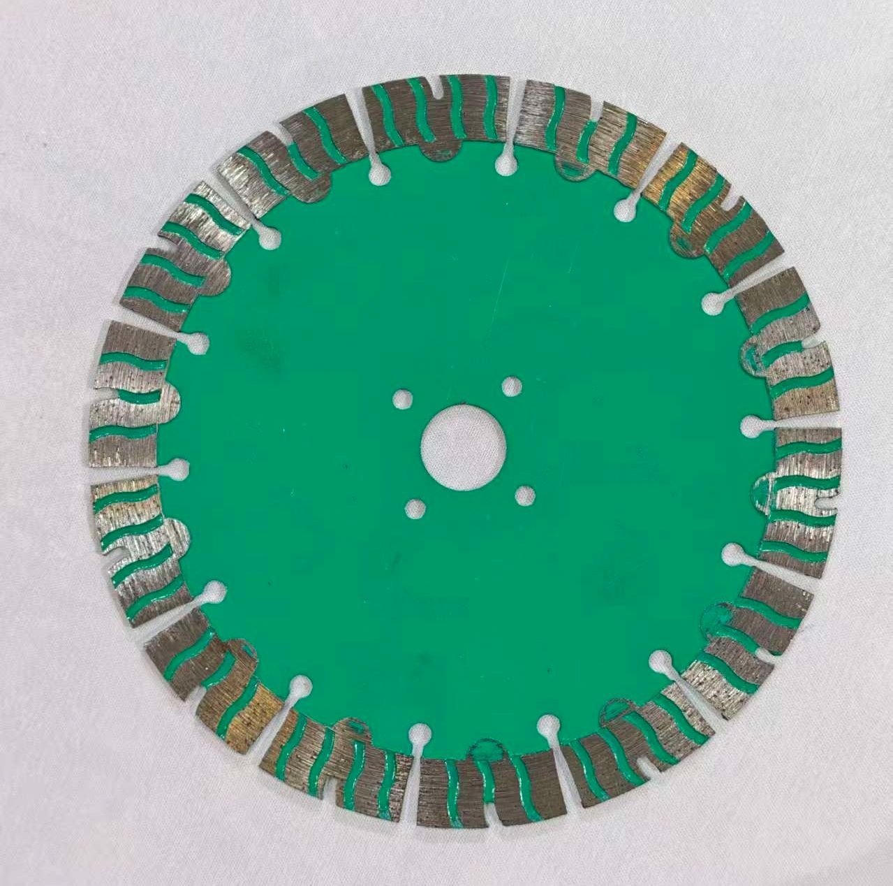 COTV全球直播-江苏舒工工具有限公司专业研发生产“苏功”、“锯片王老五”、“鑫烈马”、“DENACET”等50多个品牌系列的磨料、磨具及各种切割片等产品,欢迎大家光临! COTV全球直播-江苏舒工工具有限公司专业研发生产“苏功”、“锯片王老五”、“鑫烈马”、“DENACET”等50多个品牌系列的磨料、磨具及各种切割片等产品,欢迎大家光临!