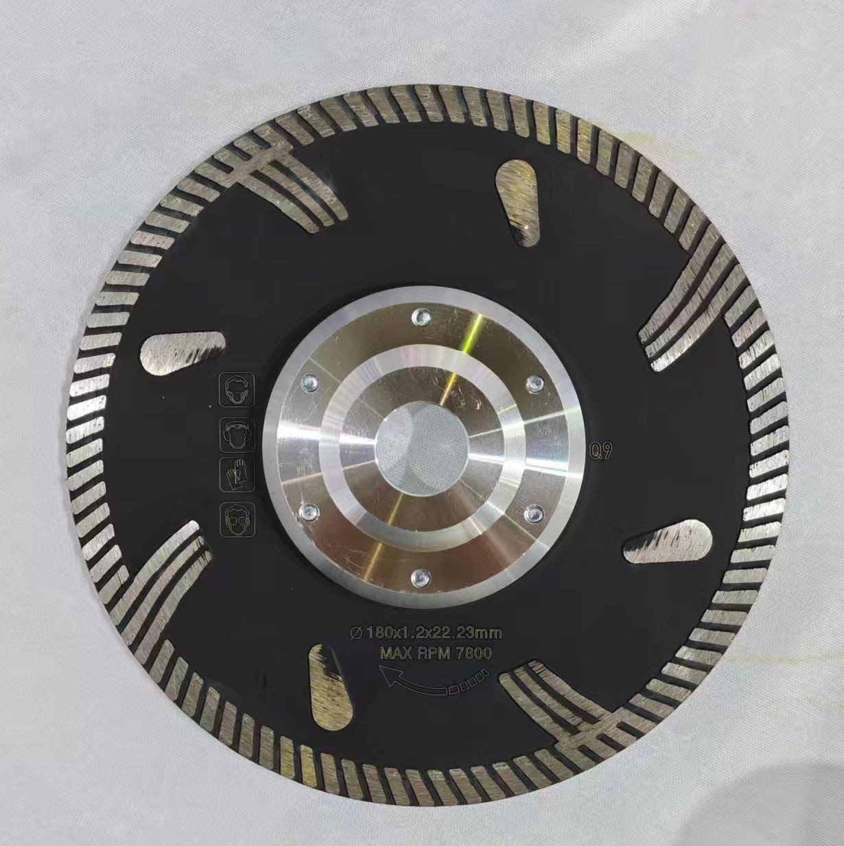 COTV全球直播-江苏舒工工具有限公司专业研发生产“苏功”、“锯片王老五”、“鑫烈马”、“DENACET”等50多个品牌系列的磨料、磨具及各种切割片等产品,欢迎大家光临! COTV全球直播-江苏舒工工具有限公司专业研发生产“苏功”、“锯片王老五”、“鑫烈马”、“DENACET”等50多个品牌系列的磨料、磨具及各种切割片等产品,欢迎大家光临!