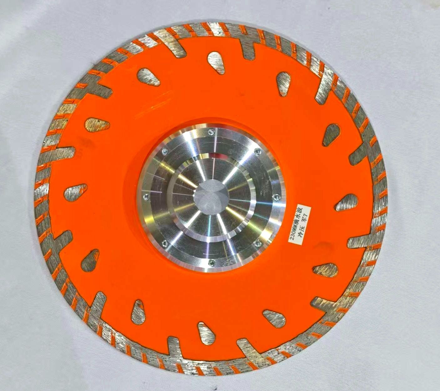 COTV全球直播-江苏舒工工具有限公司专业研发生产“苏功”、“锯片王老五”、“鑫烈马”、“DENACET”等50多个品牌系列的磨料、磨具及各种切割片等产品,欢迎大家光临! COTV全球直播-江苏舒工工具有限公司专业研发生产“苏功”、“锯片王老五”、“鑫烈马”、“DENACET”等50多个品牌系列的磨料、磨具及各种切割片等产品,欢迎大家光临!