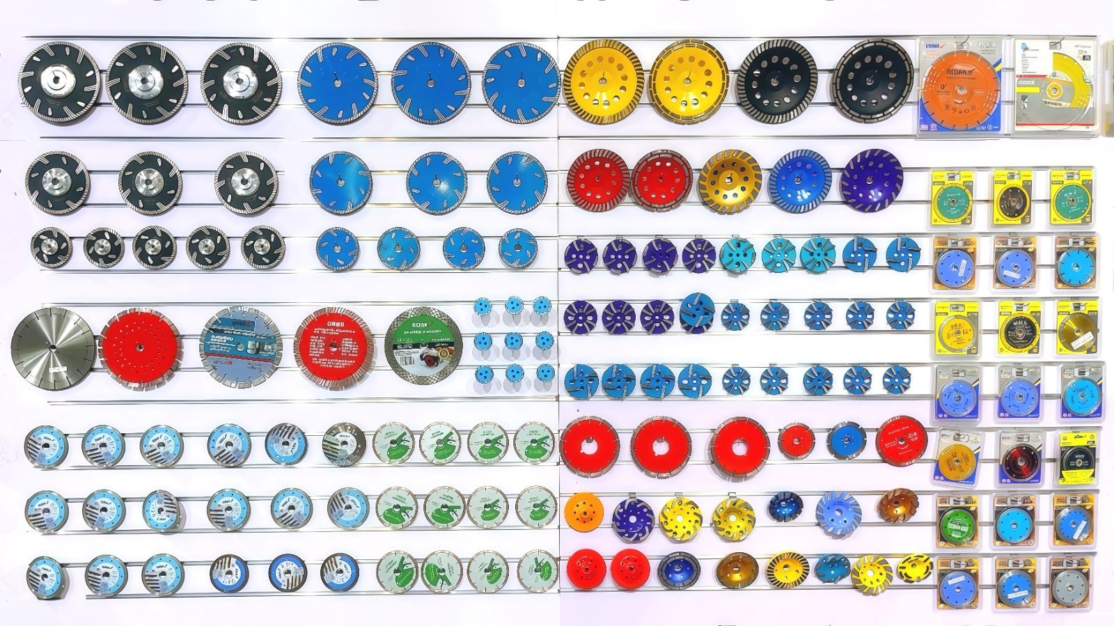 COTV全球直播-江苏舒工工具有限公司专业研发生产“苏功”、“锯片王老五”、“鑫烈马”、“DENACET”等50多个品牌系列的磨料、磨具及各种切割片等产品,欢迎大家光临! COTV全球直播-江苏舒工工具有限公司专业研发生产“苏功”、“锯片王老五”、“鑫烈马”、“DENACET”等50多个品牌系列的磨料、磨具及各种切割片等产品,欢迎大家光临!