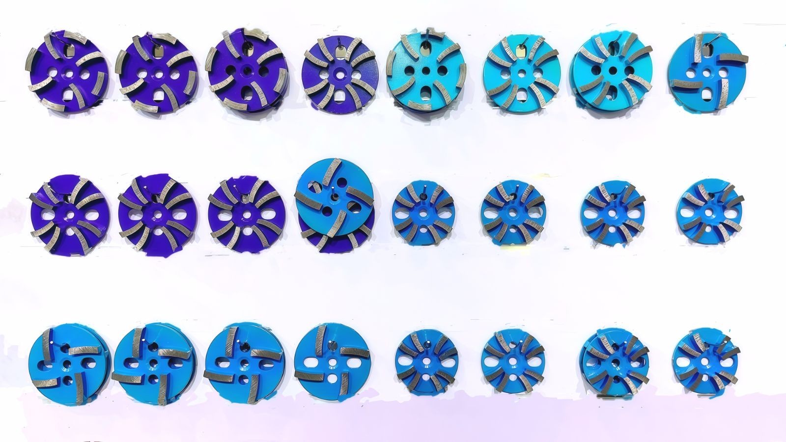 COTV全球直播-江苏舒工工具有限公司专业研发生产“苏功”、“锯片王老五”、“鑫烈马”、“DENACET”等50多个品牌系列的磨料、磨具及各种切割片等产品,欢迎大家光临! COTV全球直播-江苏舒工工具有限公司专业研发生产“苏功”、“锯片王老五”、“鑫烈马”、“DENACET”等50多个品牌系列的磨料、磨具及各种切割片等产品,欢迎大家光临!