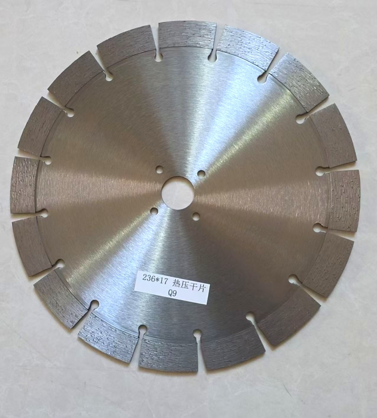 COTV全球直播-江苏舒工工具有限公司专业研发生产“苏功”、“锯片王老五”、“鑫烈马”、“DENACET”等50多个品牌系列的磨料、磨具及各种切割片等产品,欢迎大家光临! COTV全球直播-江苏舒工工具有限公司专业研发生产“苏功”、“锯片王老五”、“鑫烈马”、“DENACET”等50多个品牌系列的磨料、磨具及各种切割片等产品,欢迎大家光临!