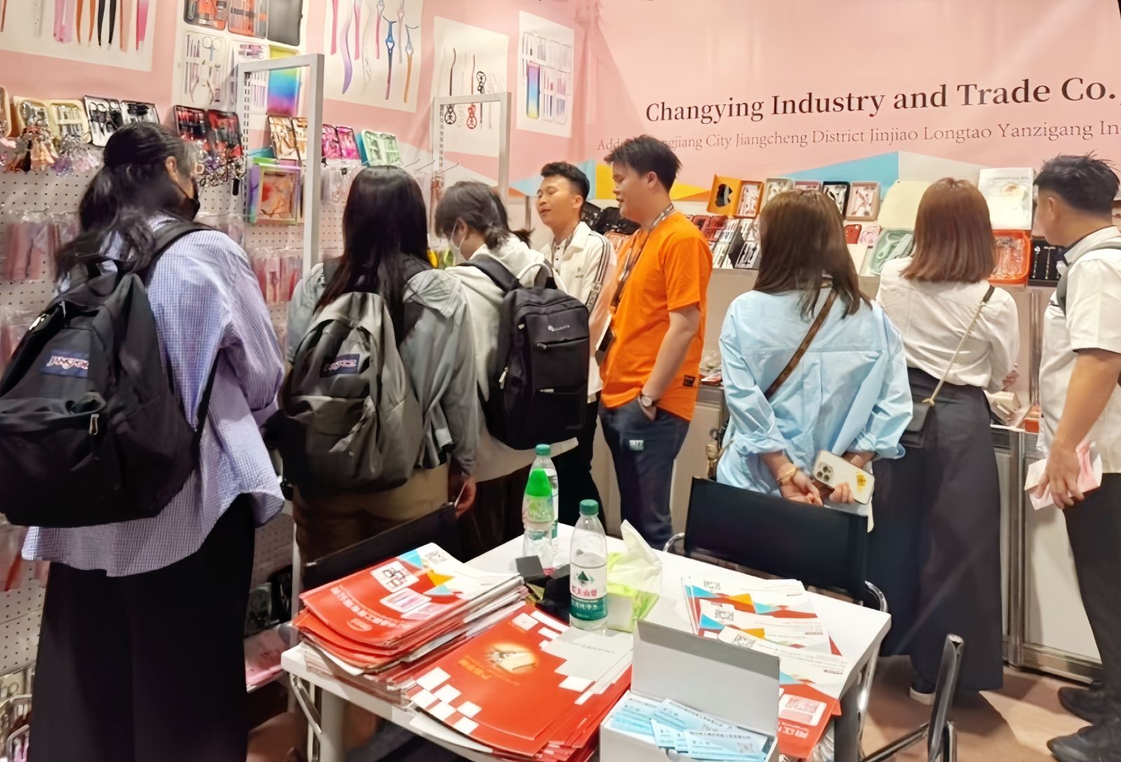 COTV全球直播-阳江市昌颖工贸有限公司专业研发生产:化妆用眉夹、粉刺针、修甲美容套装等各种五金、不锈钢及塑料工具制品等美容化妆品工具,欢迎大家光临! COTV全球直播-阳江市昌颖工贸有限公司专业研发生产:化妆用眉夹、粉刺针、修甲美容套装等各种五金、不锈钢及塑料工具制品等美容化妆品工具,欢迎大家光临!