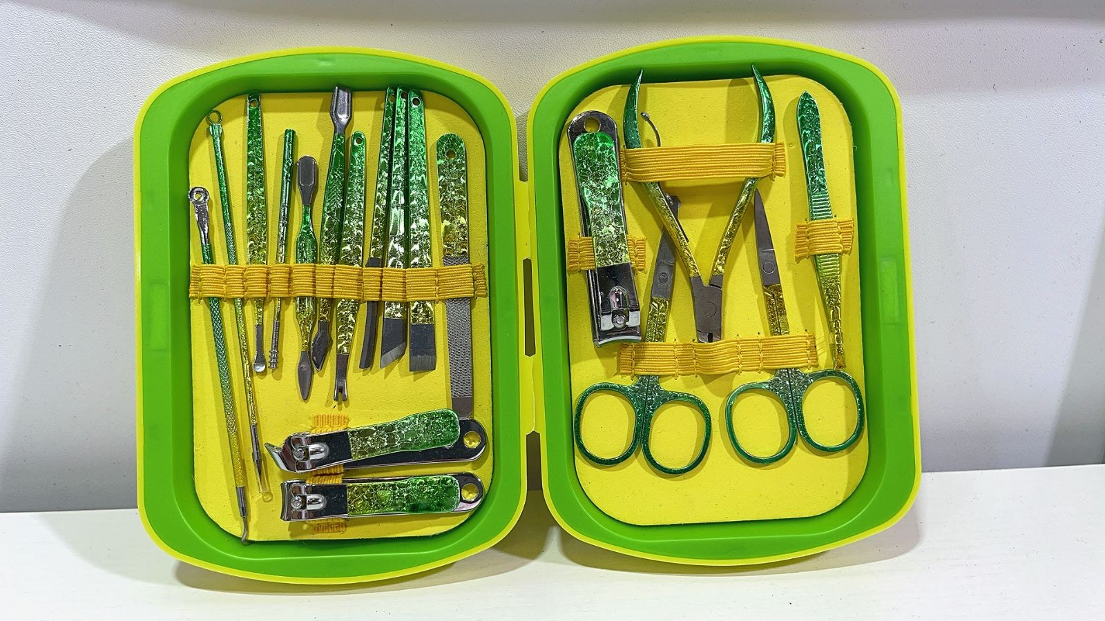 COTV全球直播-阳江市昌颖工贸有限公司专业研发生产:化妆用眉夹、粉刺针、修甲美容套装等各种五金、不锈钢及塑料工具制品等美容化妆品工具,欢迎大家光临! COTV全球直播-阳江市昌颖工贸有限公司专业研发生产:化妆用眉夹、粉刺针、修甲美容套装等各种五金、不锈钢及塑料工具制品等美容化妆品工具,欢迎大家光临!