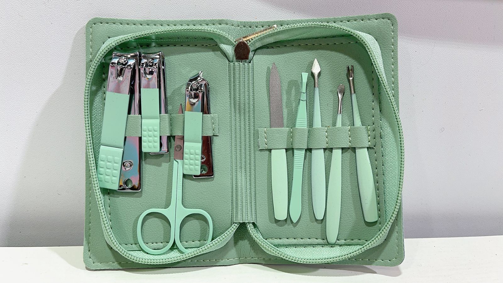 COTV全球直播-阳江市昌颖工贸有限公司专业研发生产:化妆用眉夹、粉刺针、修甲美容套装等各种五金、不锈钢及塑料工具制品等美容化妆品工具,欢迎大家光临! COTV全球直播-阳江市昌颖工贸有限公司专业研发生产:化妆用眉夹、粉刺针、修甲美容套装等各种五金、不锈钢及塑料工具制品等美容化妆品工具,欢迎大家光临!