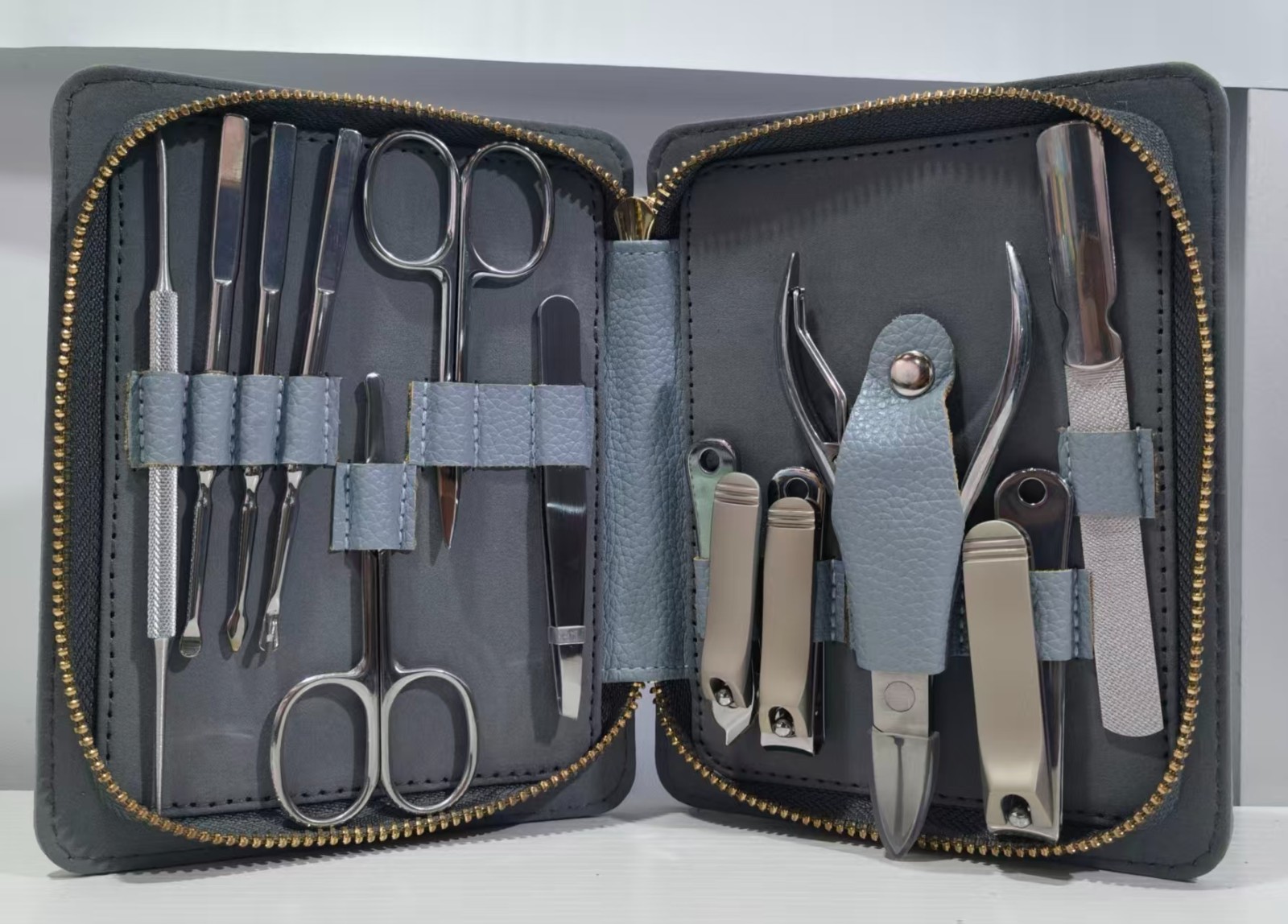 COTV全球直播-阳江市昌颖工贸有限公司专业研发生产:化妆用眉夹、粉刺针、修甲美容套装等各种五金、不锈钢及塑料工具制品等美容化妆品工具,欢迎大家光临! COTV全球直播-阳江市昌颖工贸有限公司专业研发生产:化妆用眉夹、粉刺针、修甲美容套装等各种五金、不锈钢及塑料工具制品等美容化妆品工具,欢迎大家光临!