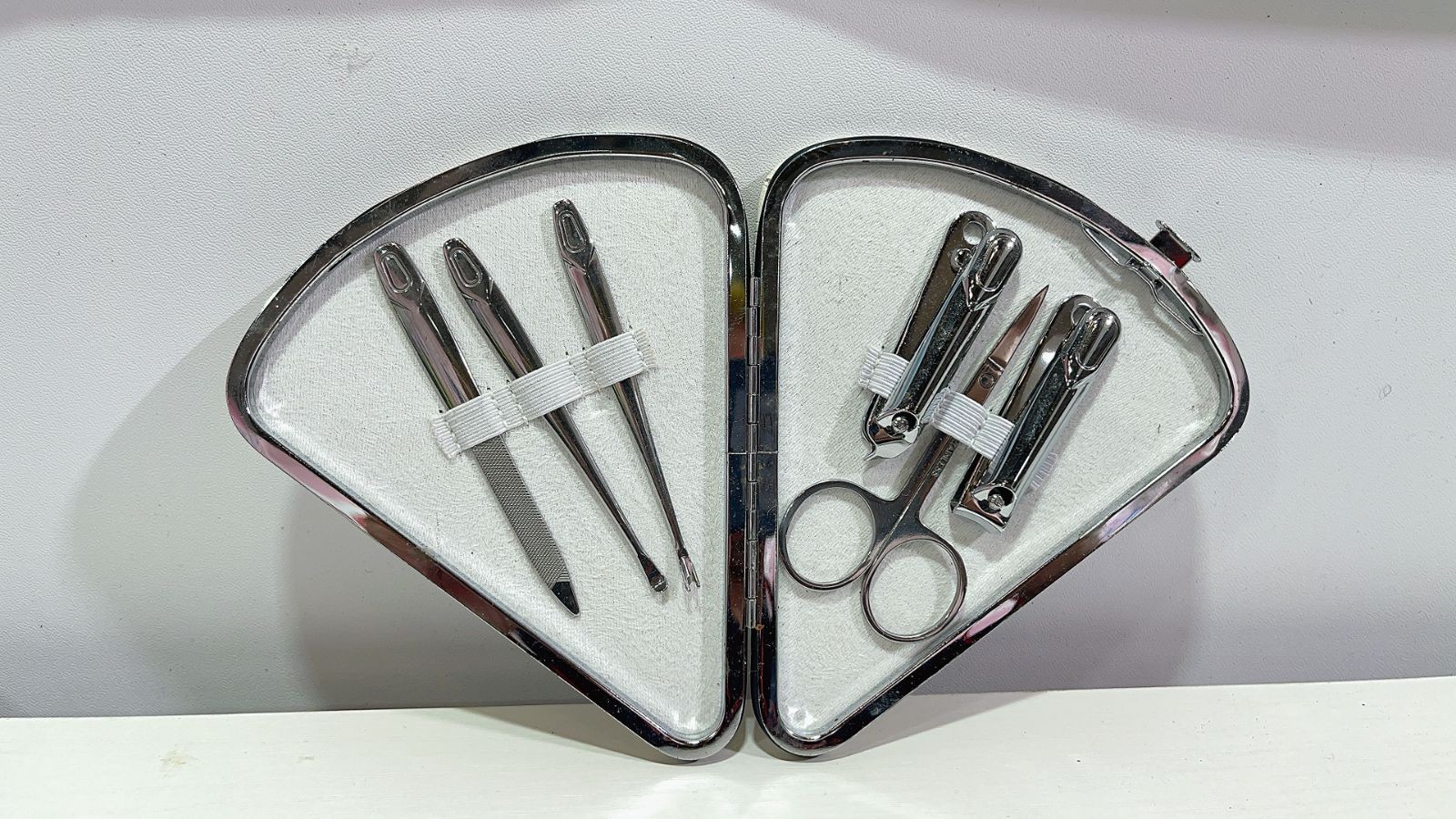 COTV全球直播-阳江市昌颖工贸有限公司专业研发生产:化妆用眉夹、粉刺针、修甲美容套装等各种五金、不锈钢及塑料工具制品等美容化妆品工具,欢迎大家光临! COTV全球直播-阳江市昌颖工贸有限公司专业研发生产:化妆用眉夹、粉刺针、修甲美容套装等各种五金、不锈钢及塑料工具制品等美容化妆品工具,欢迎大家光临!