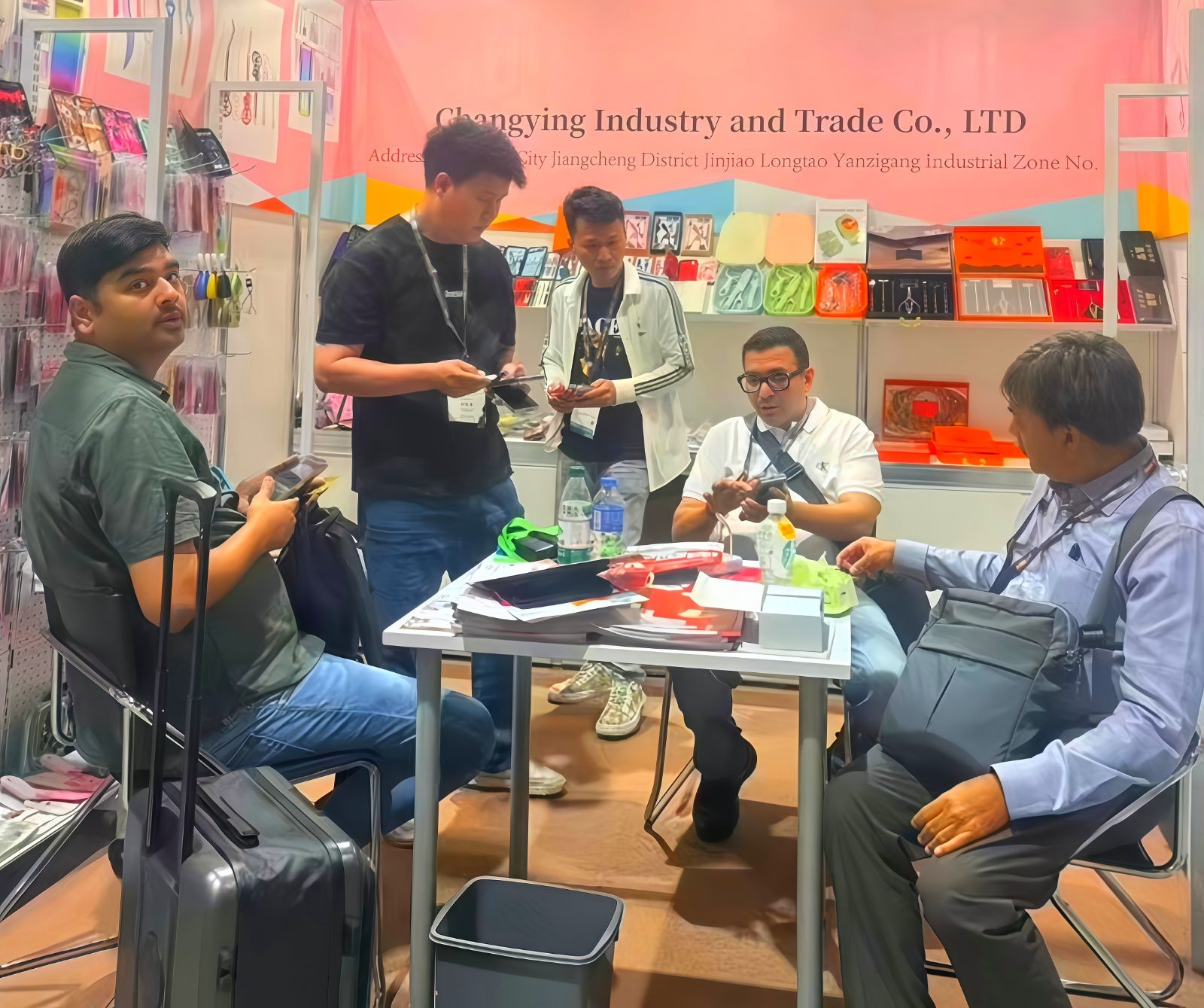 COTV全球直播-阳江市昌颖工贸有限公司专业研发生产:化妆用眉夹、粉刺针、修甲美容套装等各种五金、不锈钢及塑料工具制品等美容化妆品工具,欢迎大家光临! COTV全球直播-阳江市昌颖工贸有限公司专业研发生产:化妆用眉夹、粉刺针、修甲美容套装等各种五金、不锈钢及塑料工具制品等美容化妆品工具,欢迎大家光临!