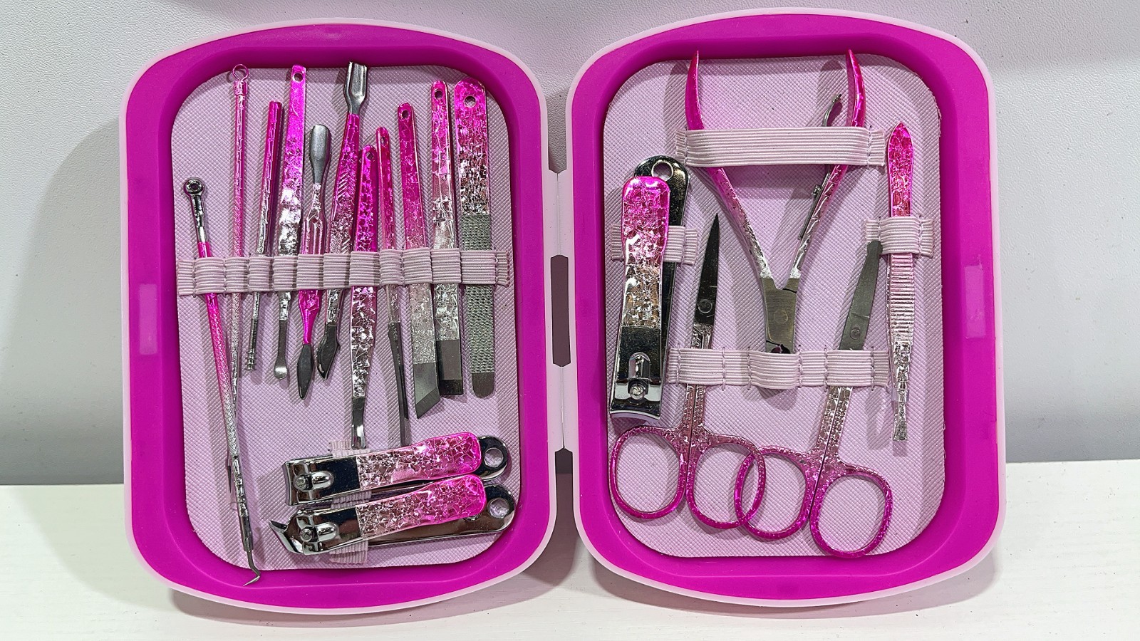 COTV全球直播-阳江市昌颖工贸有限公司专业研发生产:化妆用眉夹、粉刺针、修甲美容套装等各种五金、不锈钢及塑料工具制品等美容化妆品工具,欢迎大家光临! COTV全球直播-阳江市昌颖工贸有限公司专业研发生产:化妆用眉夹、粉刺针、修甲美容套装等各种五金、不锈钢及塑料工具制品等美容化妆品工具,欢迎大家光临!