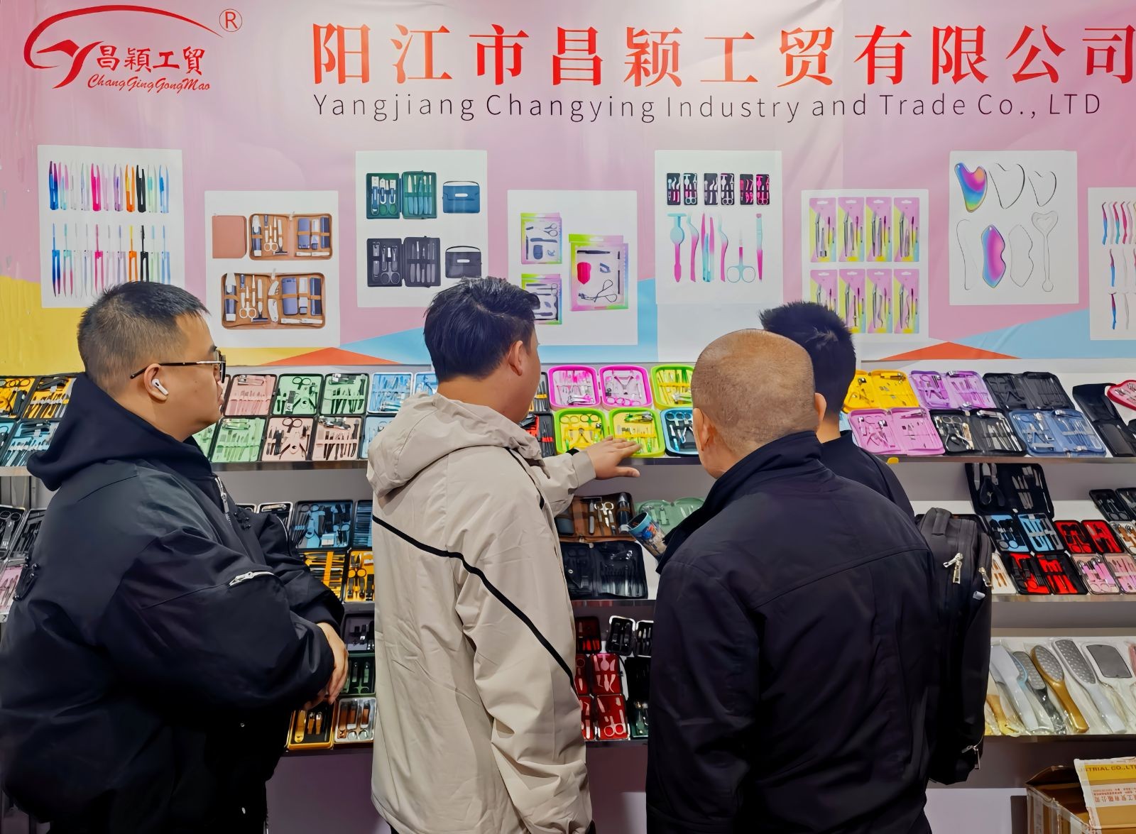 COTV全球直播-阳江市昌颖工贸有限公司专业研发生产:化妆用眉夹、粉刺针、修甲美容套装等各种五金、不锈钢及塑料工具制品等美容化妆品工具,欢迎大家光临! COTV全球直播-阳江市昌颖工贸有限公司专业研发生产:化妆用眉夹、粉刺针、修甲美容套装等各种五金、不锈钢及塑料工具制品等美容化妆品工具,欢迎大家光临!