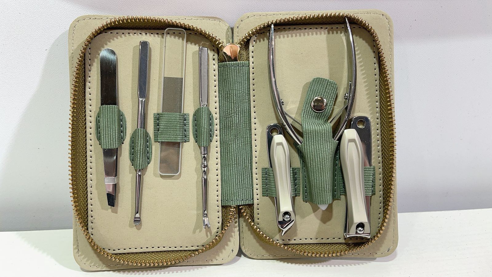 COTV全球直播-阳江市昌颖工贸有限公司专业研发生产:化妆用眉夹、粉刺针、修甲美容套装等各种五金、不锈钢及塑料工具制品等美容化妆品工具,欢迎大家光临! COTV全球直播-阳江市昌颖工贸有限公司专业研发生产:化妆用眉夹、粉刺针、修甲美容套装等各种五金、不锈钢及塑料工具制品等美容化妆品工具,欢迎大家光临!