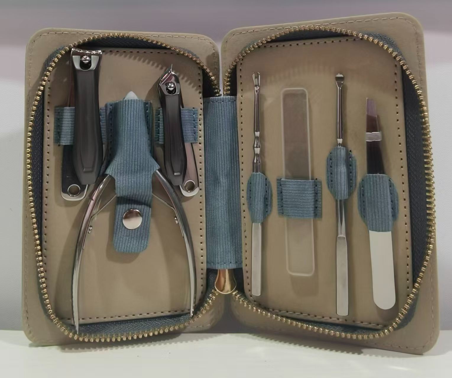 COTV全球直播-阳江市昌颖工贸有限公司专业研发生产:化妆用眉夹、粉刺针、修甲美容套装等各种五金、不锈钢及塑料工具制品等美容化妆品工具,欢迎大家光临! COTV全球直播-阳江市昌颖工贸有限公司专业研发生产:化妆用眉夹、粉刺针、修甲美容套装等各种五金、不锈钢及塑料工具制品等美容化妆品工具,欢迎大家光临!