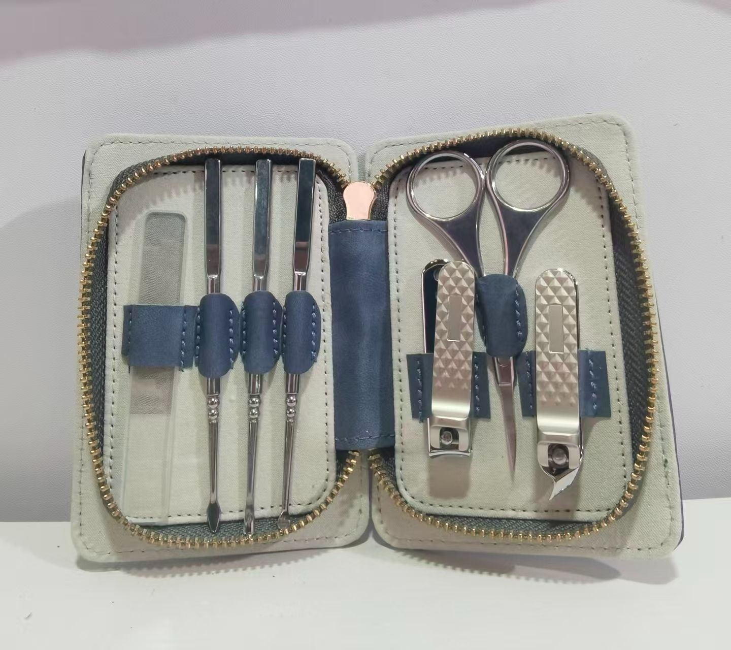 COTV全球直播-阳江市昌颖工贸有限公司专业研发生产:化妆用眉夹、粉刺针、修甲美容套装等各种五金、不锈钢及塑料工具制品等美容化妆品工具,欢迎大家光临! COTV全球直播-阳江市昌颖工贸有限公司专业研发生产:化妆用眉夹、粉刺针、修甲美容套装等各种五金、不锈钢及塑料工具制品等美容化妆品工具,欢迎大家光临!