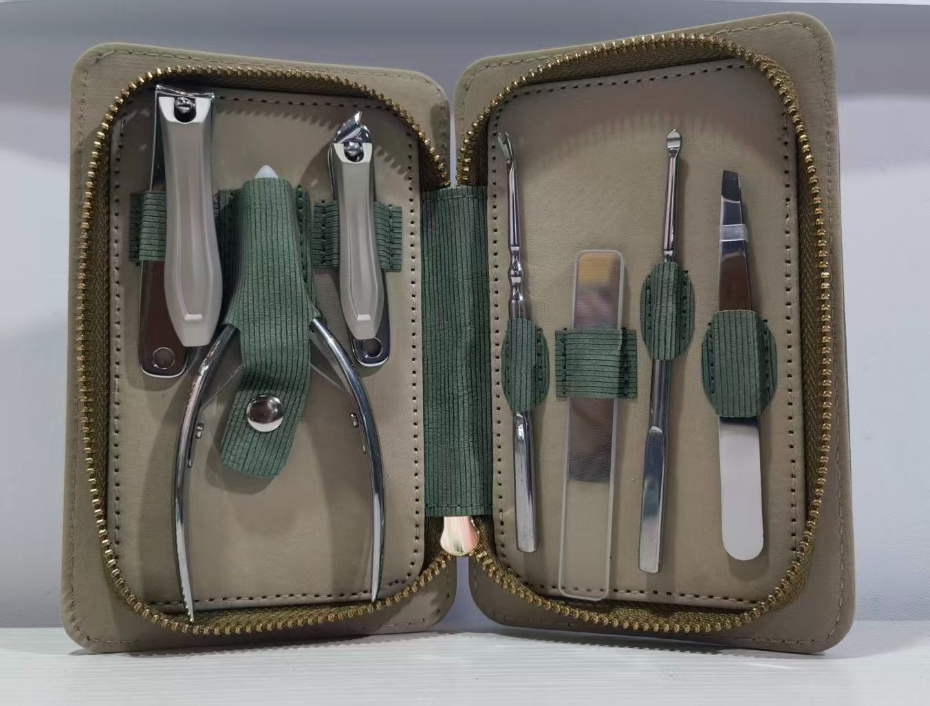 COTV全球直播-阳江市昌颖工贸有限公司专业研发生产:化妆用眉夹、粉刺针、修甲美容套装等各种五金、不锈钢及塑料工具制品等美容化妆品工具,欢迎大家光临! COTV全球直播-阳江市昌颖工贸有限公司专业研发生产:化妆用眉夹、粉刺针、修甲美容套装等各种五金、不锈钢及塑料工具制品等美容化妆品工具,欢迎大家光临!