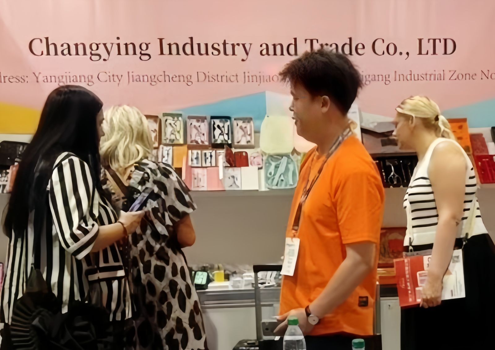 COTV全球直播-阳江市昌颖工贸有限公司专业研发生产:化妆用眉夹、粉刺针、修甲美容套装等各种五金、不锈钢及塑料工具制品等美容化妆品工具,欢迎大家光临! COTV全球直播-阳江市昌颖工贸有限公司专业研发生产:化妆用眉夹、粉刺针、修甲美容套装等各种五金、不锈钢及塑料工具制品等美容化妆品工具,欢迎大家光临!