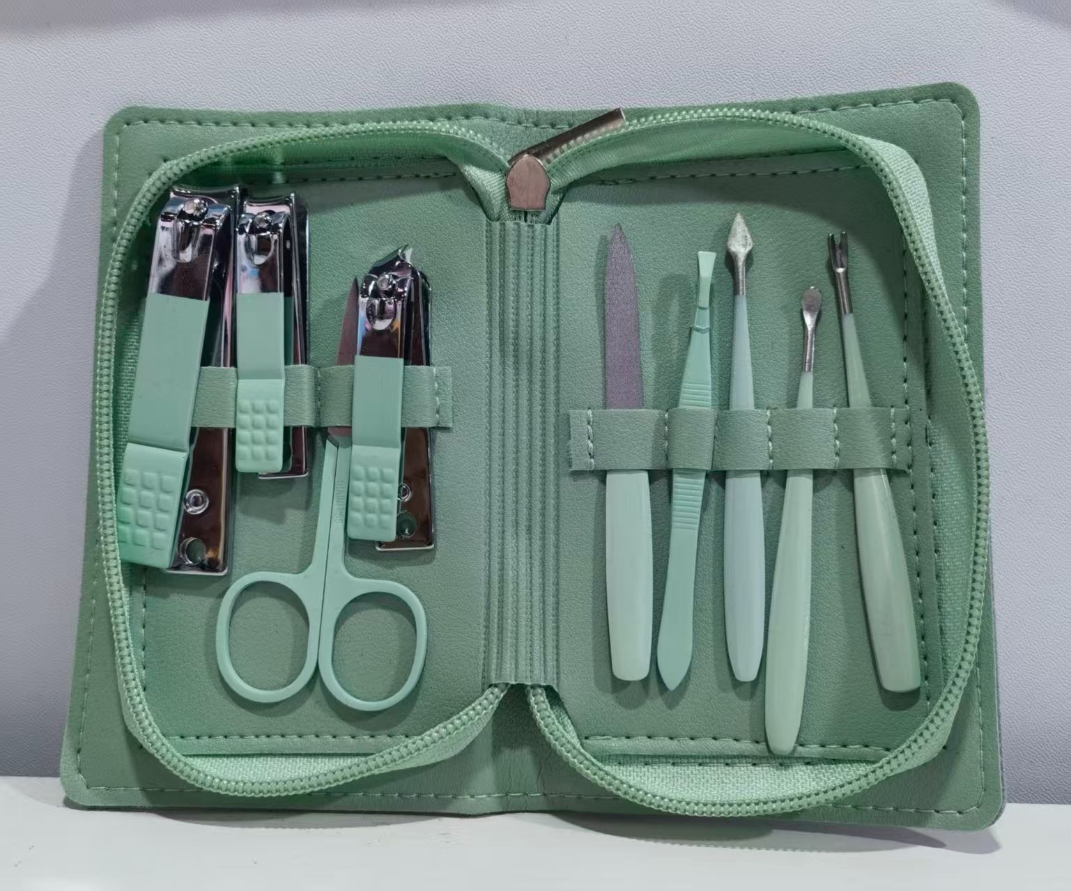 COTV全球直播-阳江市昌颖工贸有限公司专业研发生产:化妆用眉夹、粉刺针、修甲美容套装等各种五金、不锈钢及塑料工具制品等美容化妆品工具,欢迎大家光临! COTV全球直播-阳江市昌颖工贸有限公司专业研发生产:化妆用眉夹、粉刺针、修甲美容套装等各种五金、不锈钢及塑料工具制品等美容化妆品工具,欢迎大家光临!