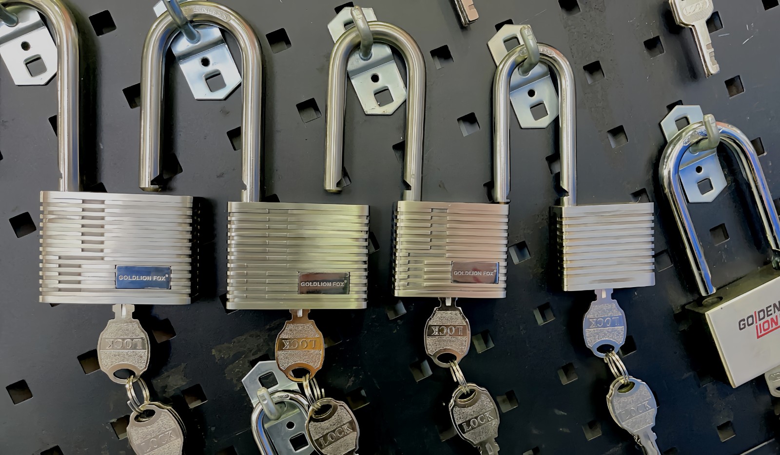 COTV全球直播-浦江广域锁业有限公司十八年来专业生产:各种不锈钢锁、伸缩锁、各种智能挂锁等安全锁具产品; 公司拥有自己研发团队,时常有新品上市,价格合理,欢迎大家光临! COTV全球直播-浦江广域锁业有限公司十八年来专业生产:各种不锈钢锁、伸缩锁、各种智能挂锁等安全锁具产品; 公司拥有自己研发团队,时常有新品上市,价格合理,欢迎大家光临!