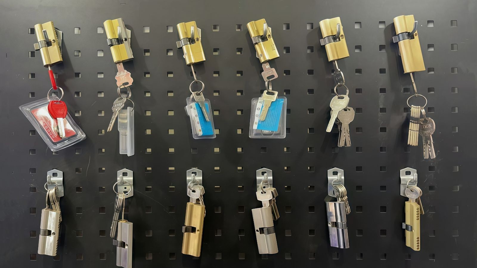 COTV全球直播-浦江广域锁业有限公司十八年来专业生产:各种不锈钢锁、伸缩锁、各种智能挂锁等安全锁具产品; 公司拥有自己研发团队,时常有新品上市,价格合理,欢迎大家光临! COTV全球直播-浦江广域锁业有限公司十八年来专业生产:各种不锈钢锁、伸缩锁、各种智能挂锁等安全锁具产品; 公司拥有自己研发团队,时常有新品上市,价格合理,欢迎大家光临!