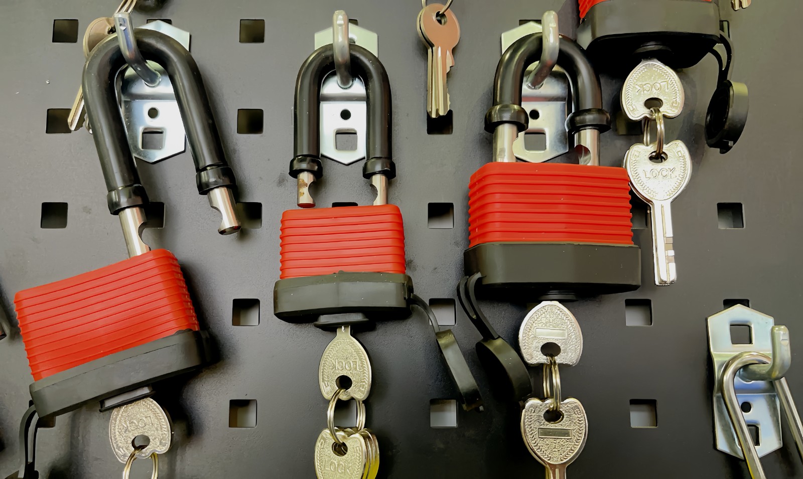 COTV全球直播-浦江广域锁业有限公司十八年来专业生产:各种不锈钢锁、伸缩锁、各种智能挂锁等安全锁具产品; 公司拥有自己研发团队,时常有新品上市,价格合理,欢迎大家光临! COTV全球直播-浦江广域锁业有限公司十八年来专业生产:各种不锈钢锁、伸缩锁、各种智能挂锁等安全锁具产品; 公司拥有自己研发团队,时常有新品上市,价格合理,欢迎大家光临!