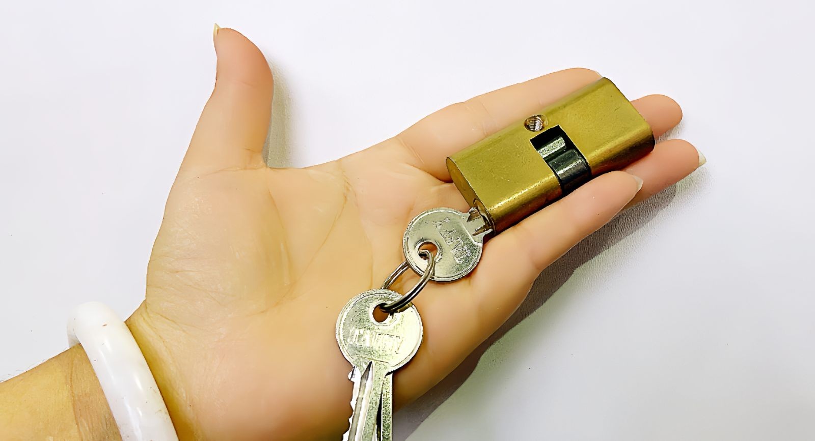 COTV全球直播-浦江广域锁业有限公司十八年来专业生产:各种不锈钢锁、伸缩锁、各种智能挂锁等安全锁具产品; 公司拥有自己研发团队,时常有新品上市,价格合理,欢迎大家光临! COTV全球直播-浦江广域锁业有限公司十八年来专业生产:各种不锈钢锁、伸缩锁、各种智能挂锁等安全锁具产品; 公司拥有自己研发团队,时常有新品上市,价格合理,欢迎大家光临!