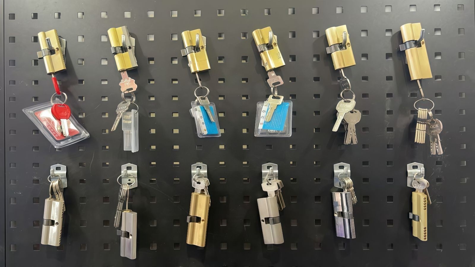 COTV全球直播-浦江广域锁业有限公司十八年来专业生产:各种不锈钢锁、伸缩锁、各种智能挂锁等安全锁具产品; 公司拥有自己研发团队,时常有新品上市,价格合理,欢迎大家光临! COTV全球直播-浦江广域锁业有限公司十八年来专业生产:各种不锈钢锁、伸缩锁、各种智能挂锁等安全锁具产品; 公司拥有自己研发团队,时常有新品上市,价格合理,欢迎大家光临!